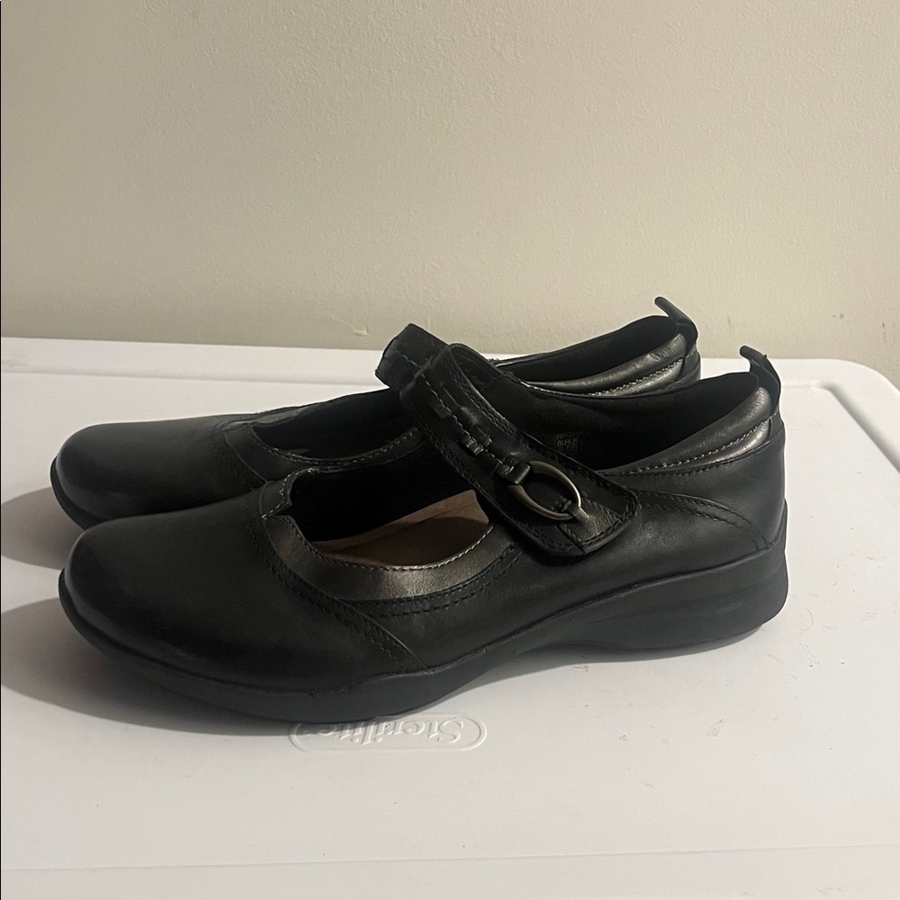 EARTH Angelica Black Buckle Shoes - Picture 5 of 7